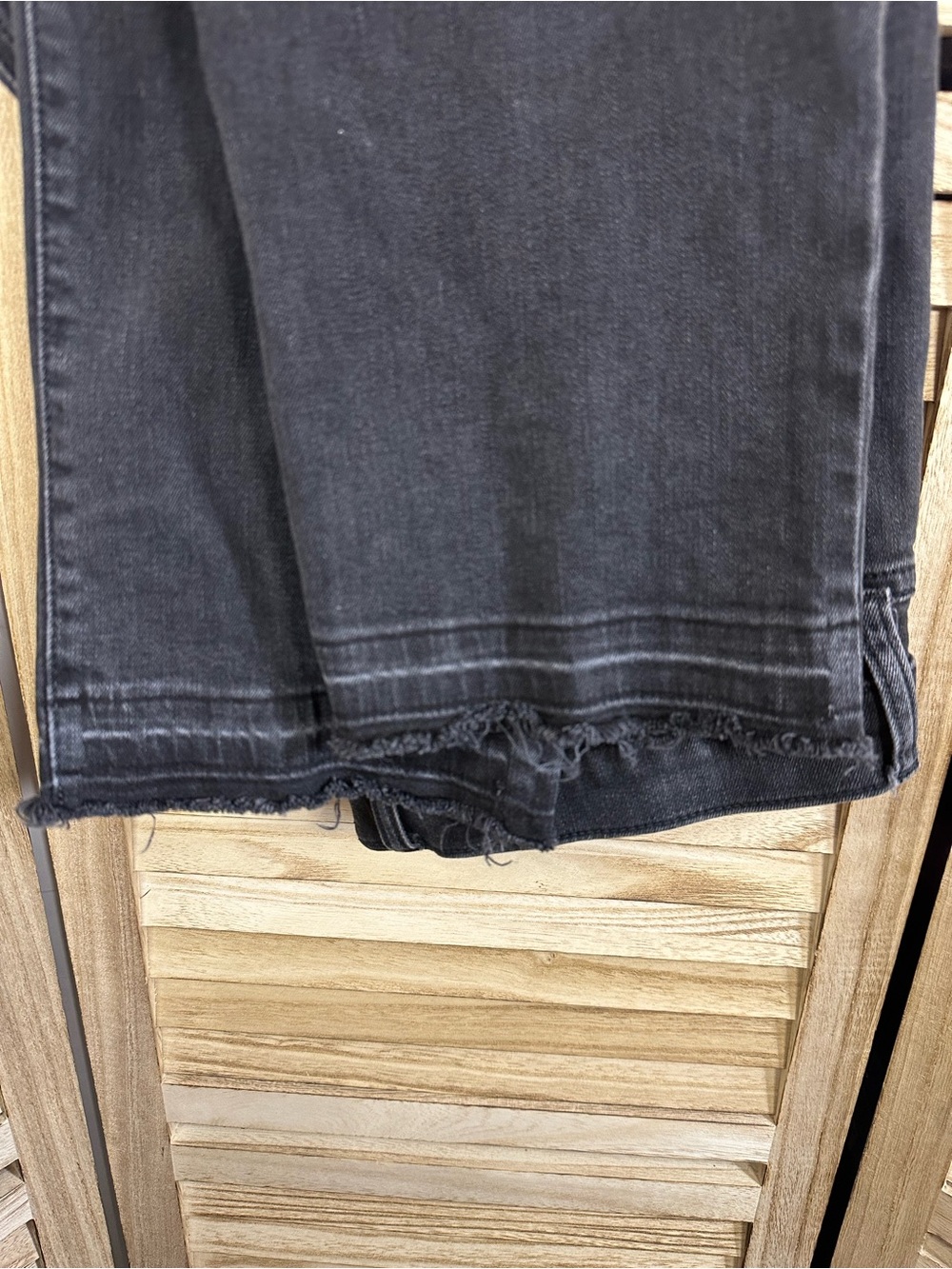 Lucky Brand Sweet Mid Rise Straight Black Jeans Raw Hem Size 8/29 - Picture 6 of 6